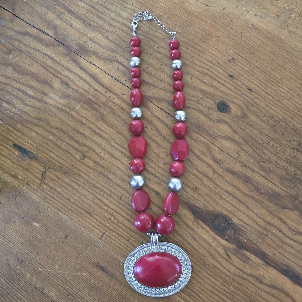Vintage Red Oval Stone Pendant Silver Tone Necklace Choker 18" EUC